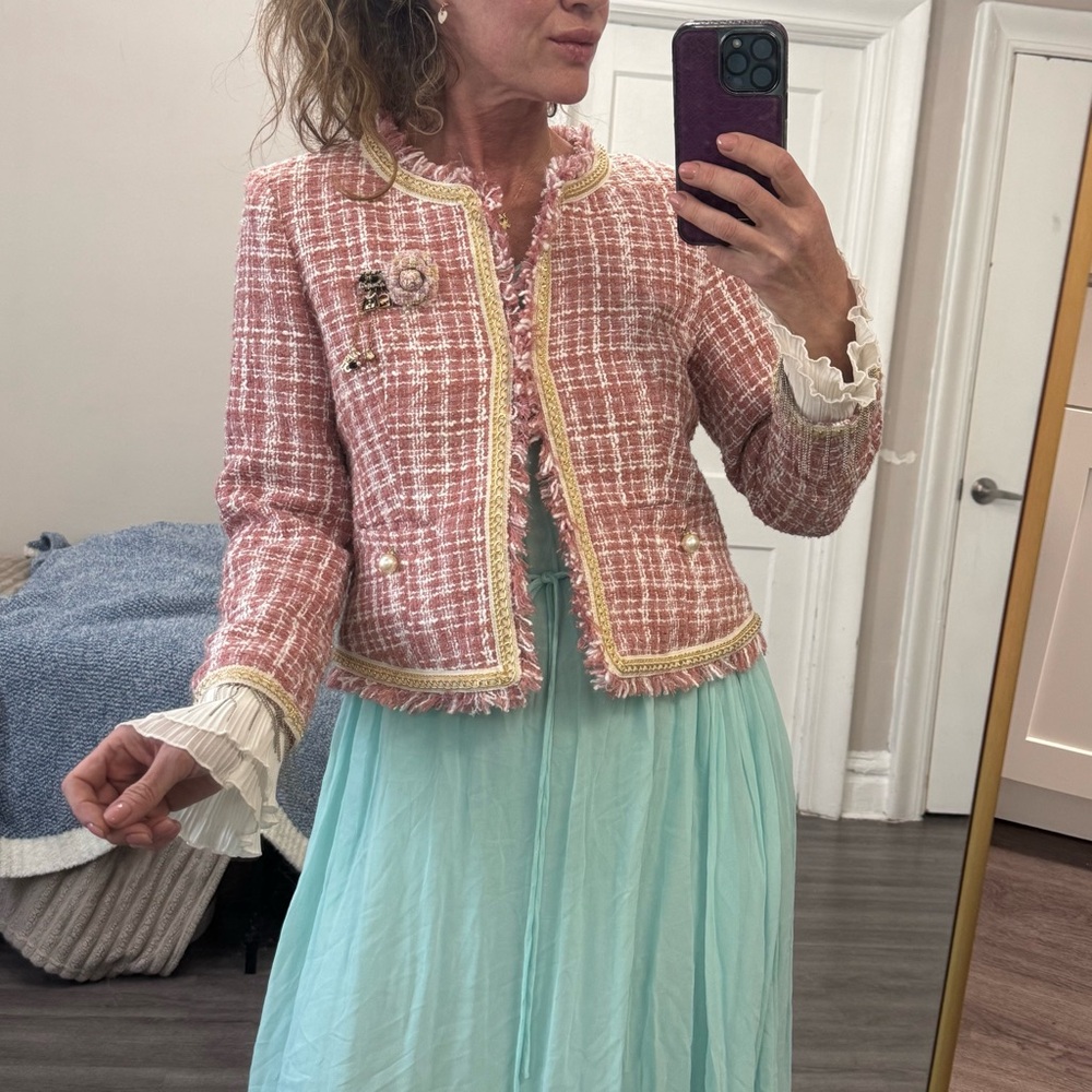 Chic Tweed Cropped Jacket with Pearl & Chain Trim – Pink/White, Size M
